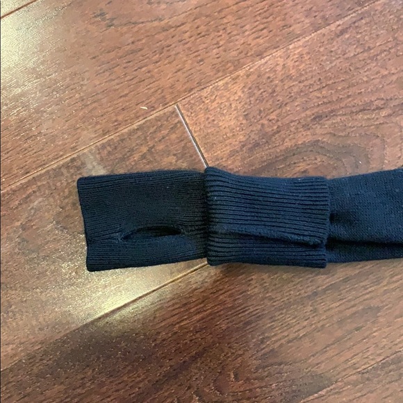 Excellent condition lululemon open back sweater - Picture 4 of 6